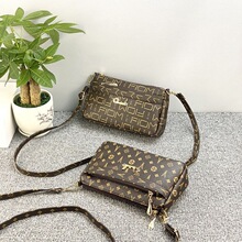 广州外贸2024新款跨境斜挎包中年休闲包女士手机包热销包单肩包包