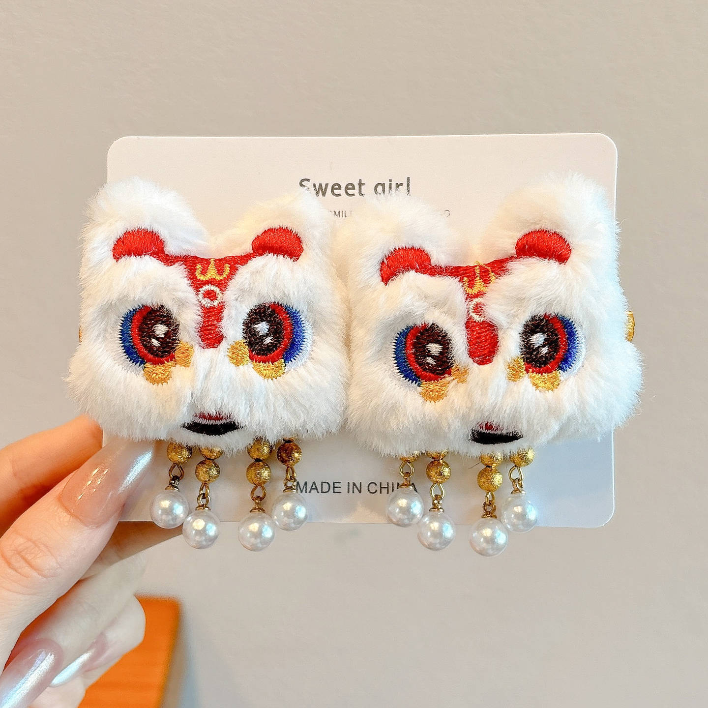 2025 nueva niña pequeña adornos de cabello lindo despertar león clip de cabello de estilo chino para niños campana de bordas de Año Nuevo cabeza de tarjeta de cabello