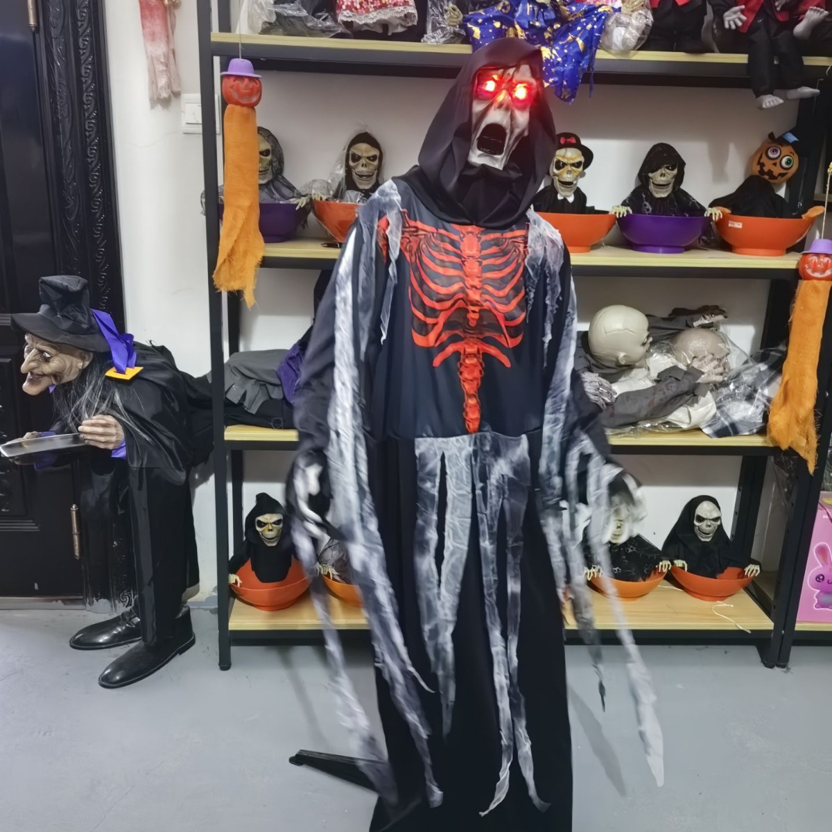 2015 nueva habitación secreta para escapar de la casa embrujada NPC eléctrica atmósfera de terror tamaño medio de pie balancando fantasmas malvados Halloween