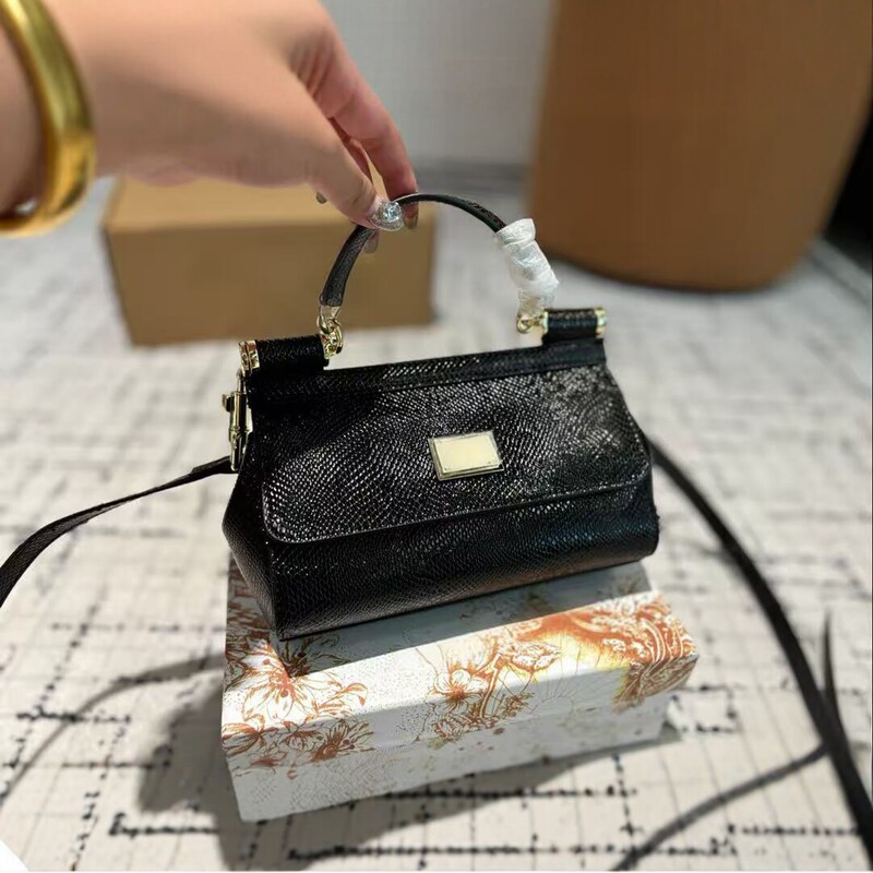 Dolce & Gabbana's New Metal Snake-Pattern Small Square Bag, Fashionable Commuter Handbag, Shoulder Bag, Crossbody Bag, Versatile Trendy Women's Bag