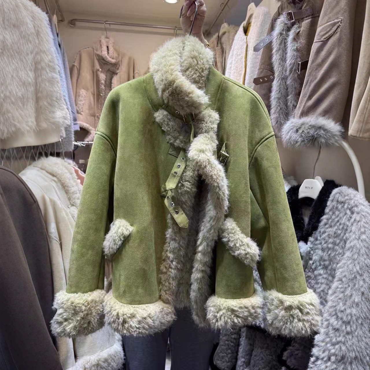 仓6236绝绝子-超厚的高品质皮毛外套-不退换