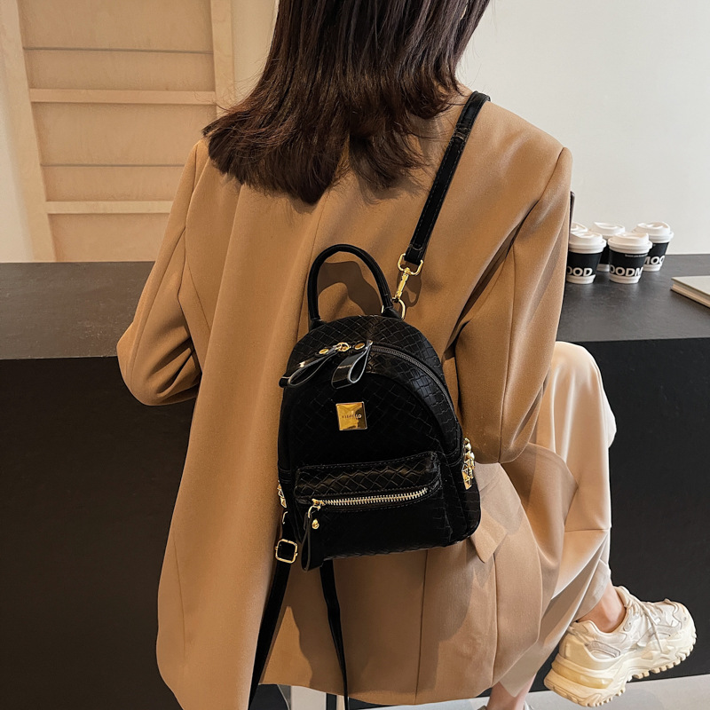 Mochila coreana de moda de estilo extranjero para mujeres simple color sólido bolso portátil de mujer 2025 nueva mochila de estudiantes de comercio exterior