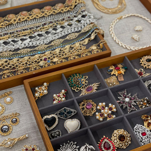 Vintage jewelry, medieval marked retro earrings, light luxury, high-end earrings, palace style jewelry, new wholesale