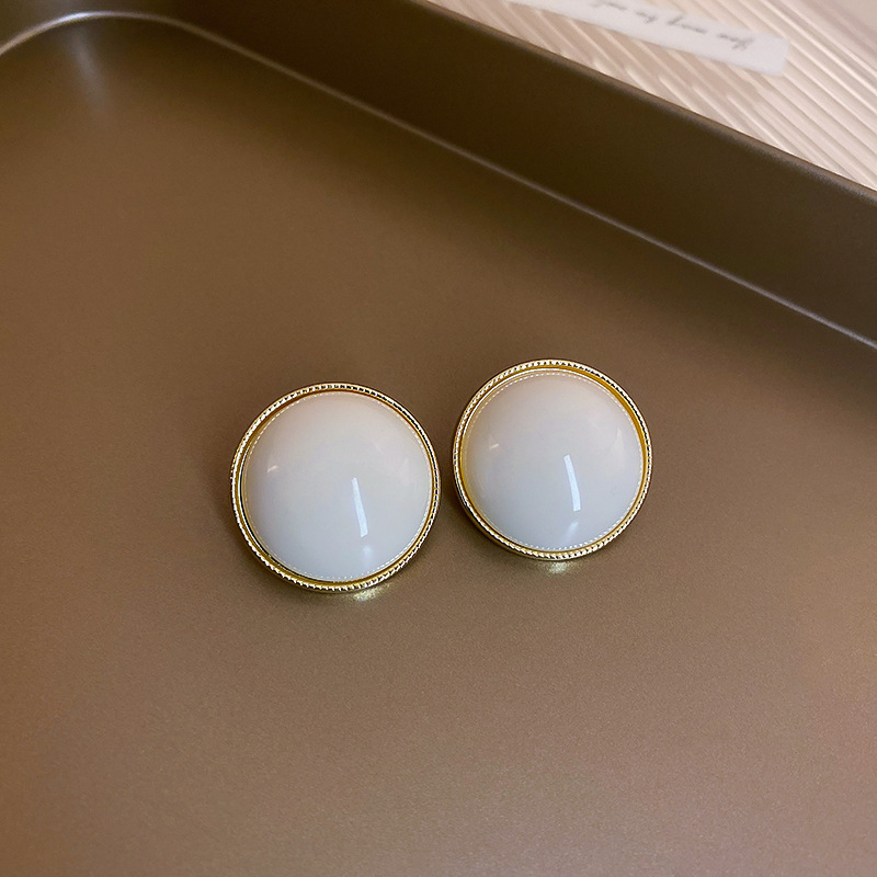 Pendientes de perlas de aceite con goteo de aguja de plata Pendientes de todo fósforo de moda, lujo ligero, joyería retro de alta gama al por mayor, fabricante de Yiwu