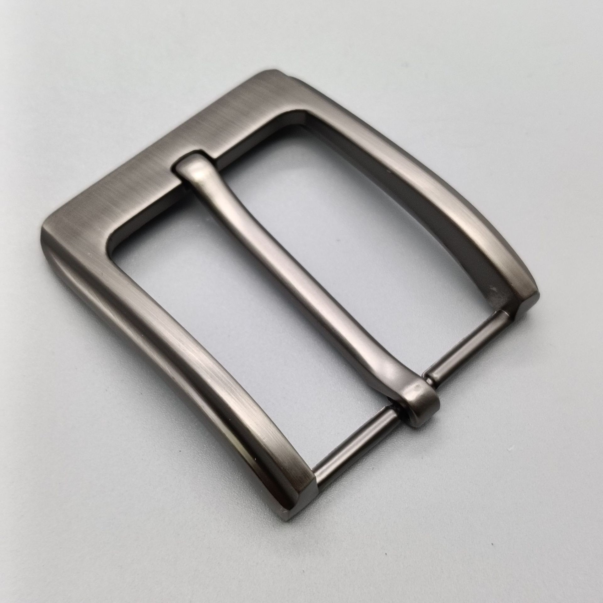 Comercio exterior al por mayor cinturón de aleación para hombres de alta gama hebilla 4.0 cinturón hebilla tipo aguja pistola de cuero dibujo negro