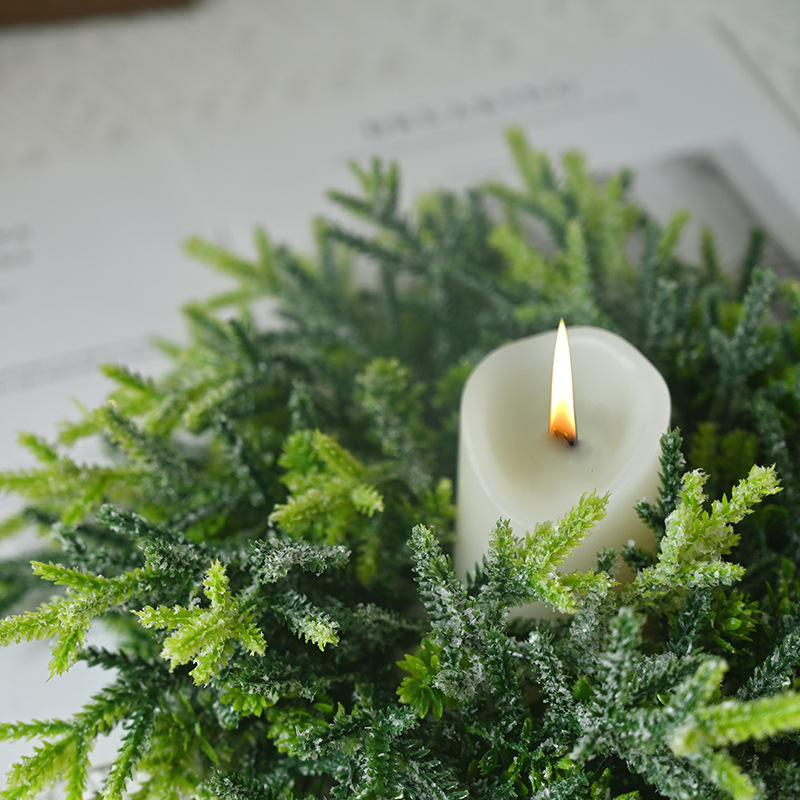 2025 nuevo producto transfronterizo rama de pino crema colgante guirnalda de aguja de pino decoración del festival de Amazon hogar candelabro de Navidad guirnalda