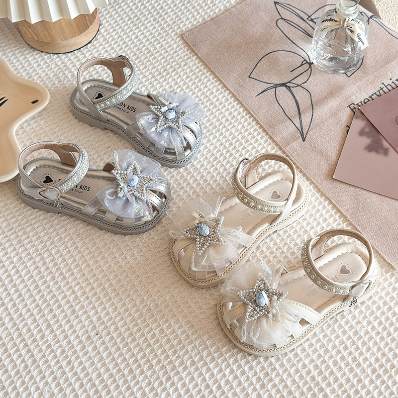 Niñas sandalias Baotou 2026 verano nuevo estilo de moda infantil sandalias versátiles diamante estrella malla princesa zapatos de moda