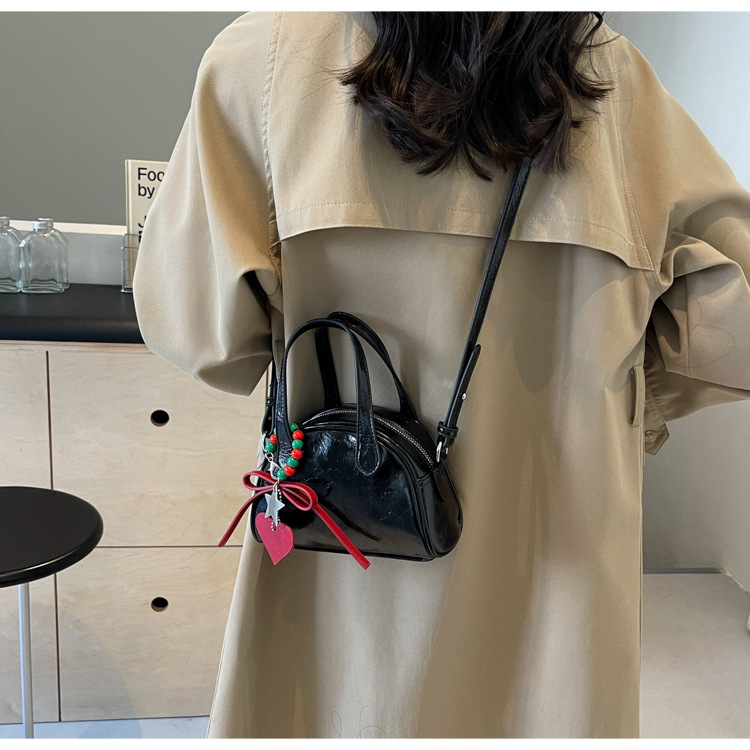 Women's Medium Pu Leather Heart Shape Streetwear Semicircle Zipper Dome Bag display picture 24