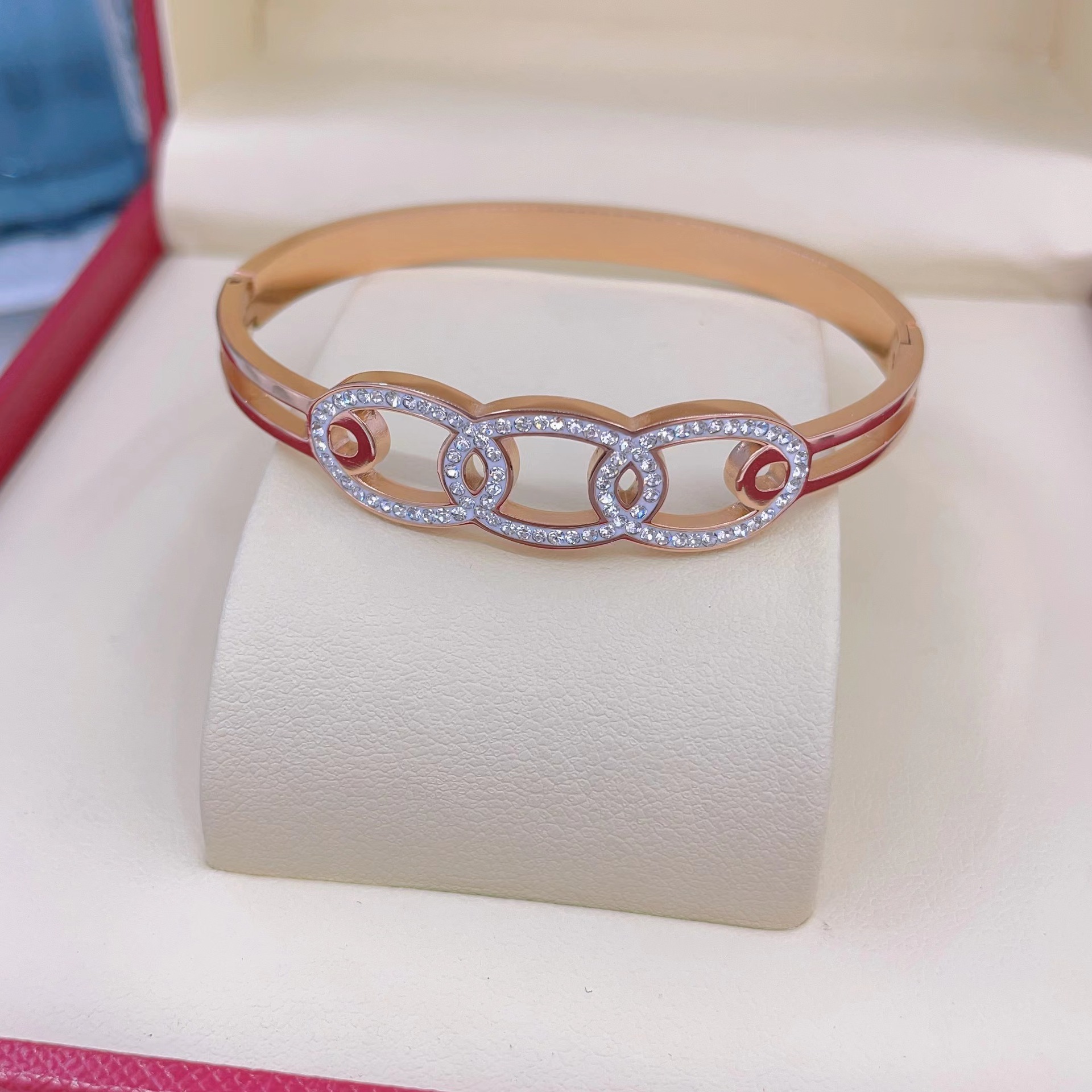 En stock fábrica directa Transfronteriza Popular electrochapado 18K pulsera de acero de titanio femenina personalidad no se desvanece moda nicho moda