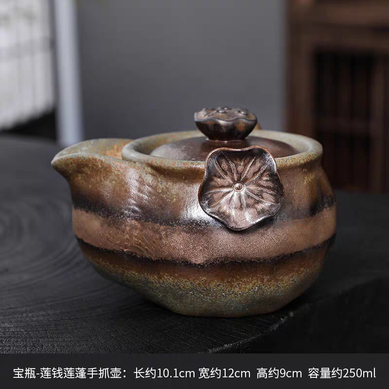 Lotus Lotus Lotus Hand Holding Pot (en inglés)