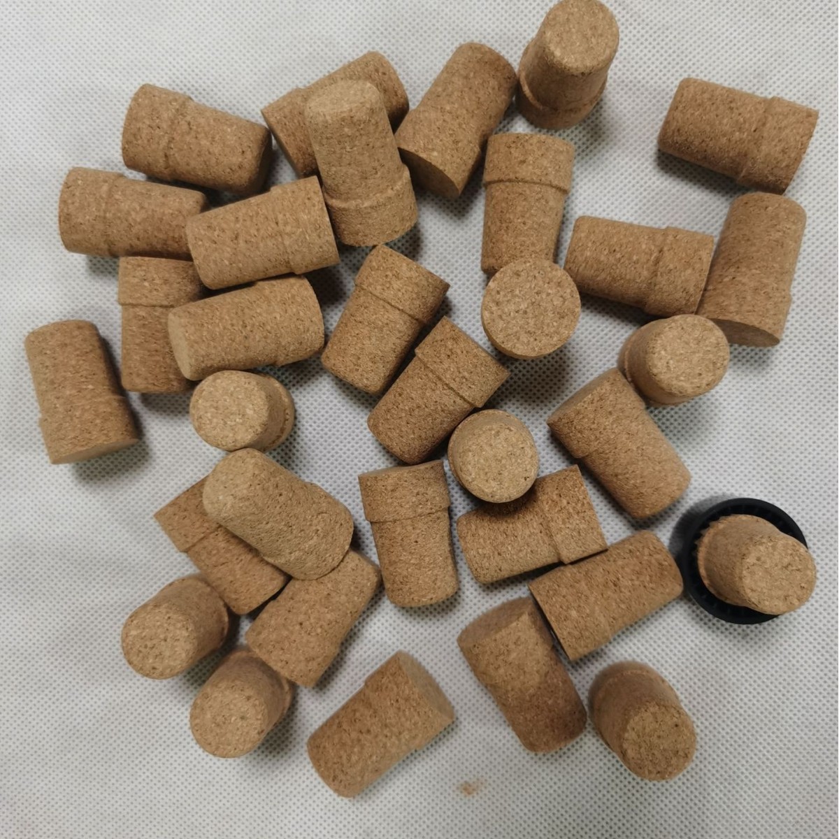 葡萄酒软木塞子 红酒塞微颗粒塞 1+1木塞 天然橡木塞红酒木塞厂家