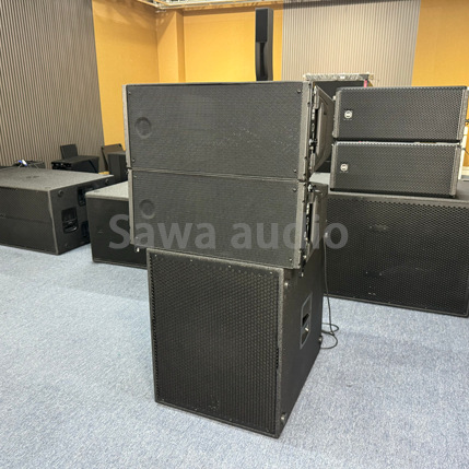 Doble diez pulgadas de dos canales de sonido de matriz lineal escenario al aire libre sonido profesional instalado hotel sistema de conferencias interiores altavoces