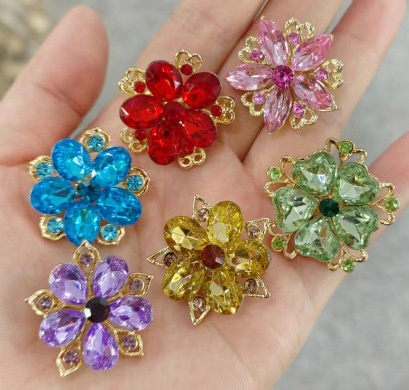 Tarjeta de moda europea y americana pequeña broche con rhinestone aleación ramillete celebración flor Ropa Accesorios pin fábrica al por mayor image 30