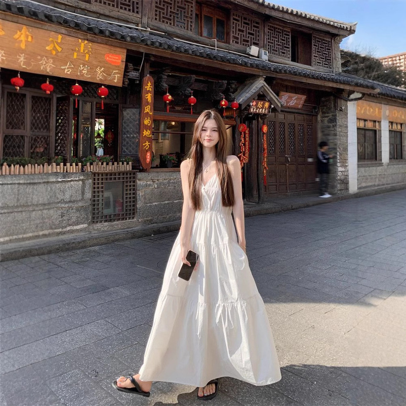 Seaside Holiday Style White Sling dress Women's Summer New Waist Slimming Large Swing Skirt Elegant Mid-length Skirt