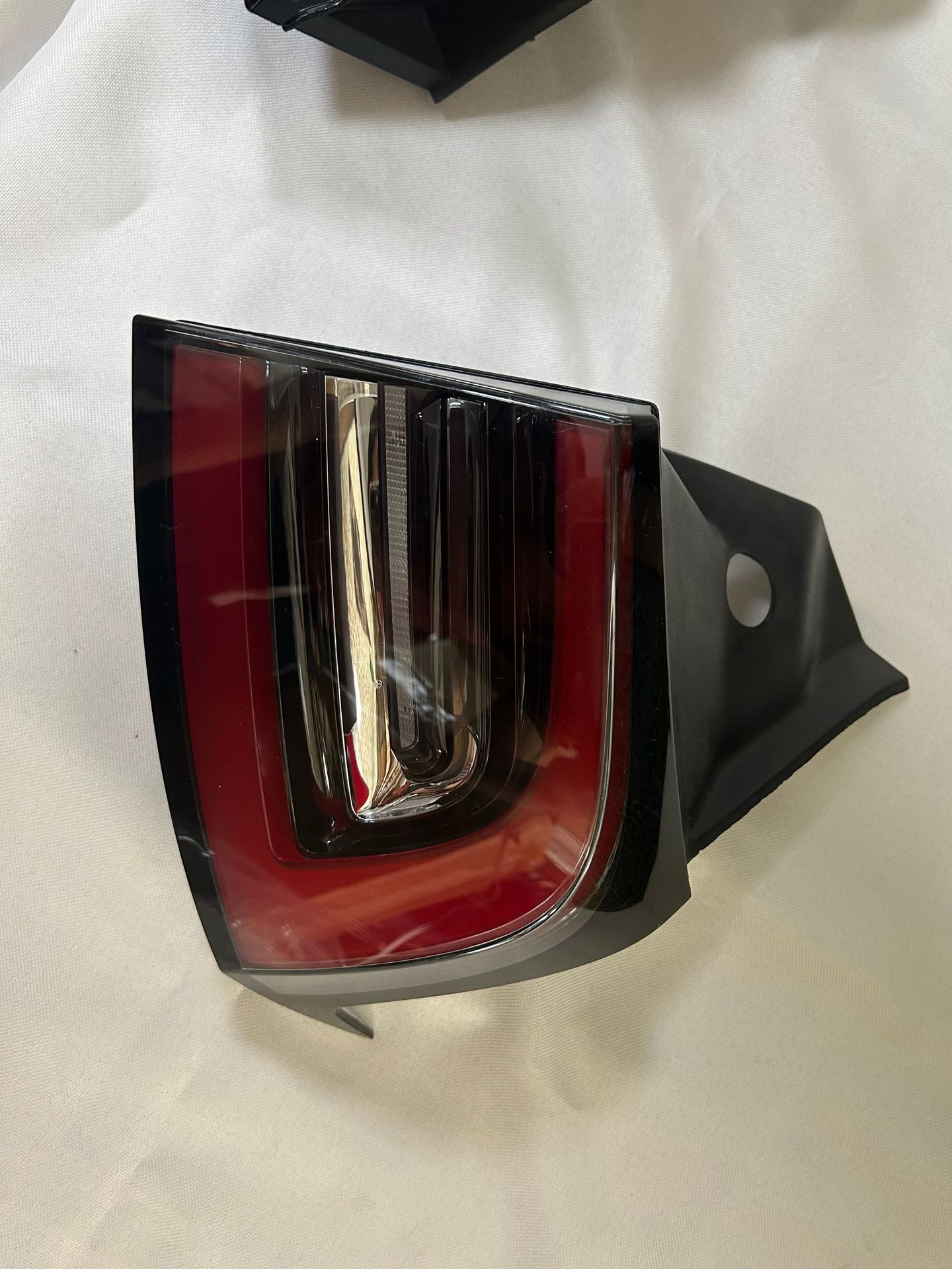 Suitable for Tesla accessories 21-23 Model3/Y outer taillight 1502086-00-D 1502087-00