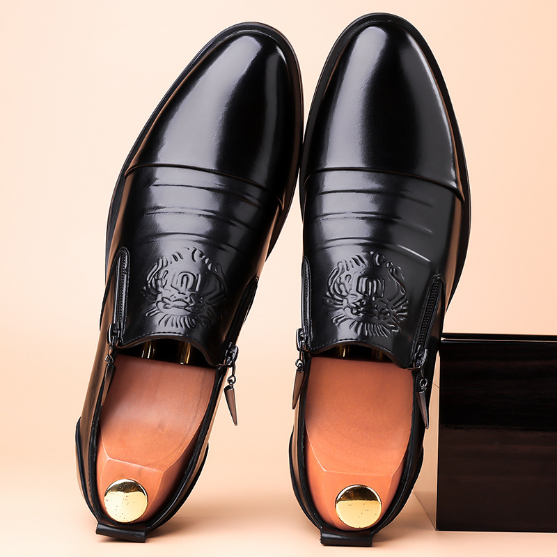 Scarpe eleganti in pelle da uomo con testina di leone_voghion.com