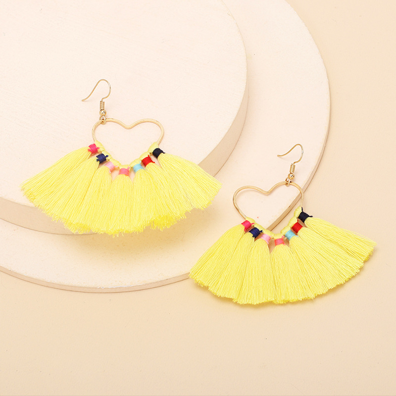 Nihaojewelry Bohemian Geometric Hollow Heart Tassel Earrings Wholesale Jewelry display picture 6