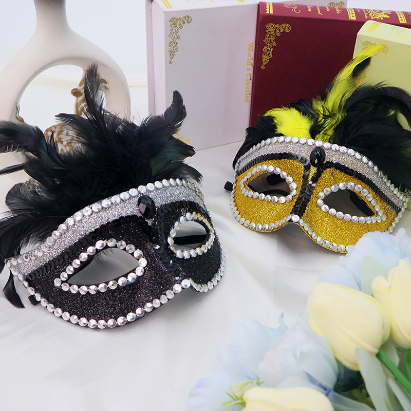 Nuevo Halloween máscaras de plumas de diamantes máscaras de mitad de cara disfraz de fiesta de baile de belleza misteriosa