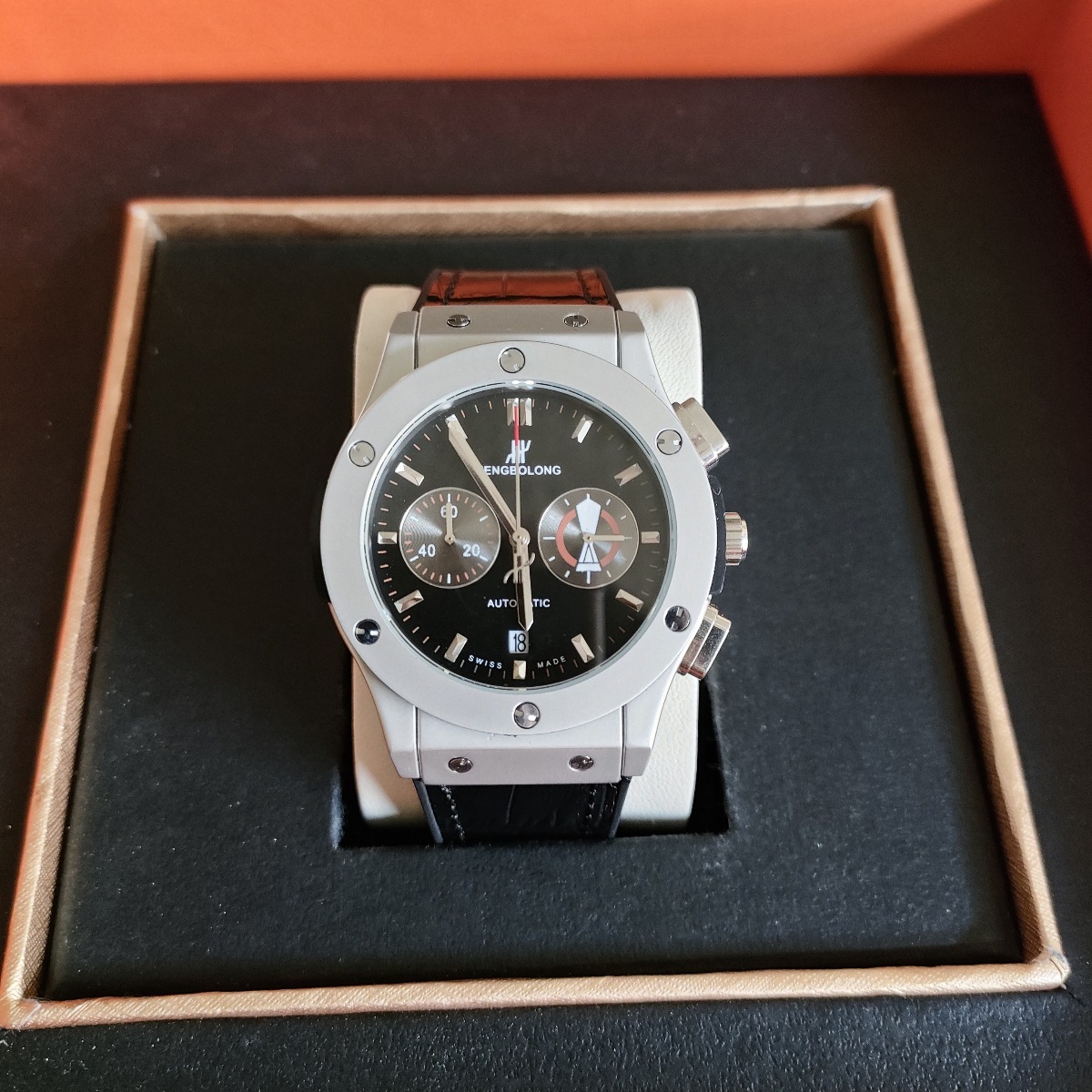 恒家は時間を計って秒の多機能の石英の男性の時計を走らせます。