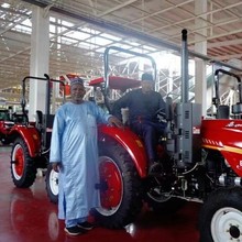 80马力耕地犁地播种施肥机 四轮拖拉机 圆盘犁 农业机械