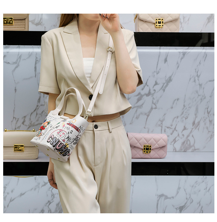 Little Bear Graffiti Basket Bucket for Women 2024 New High end Fashion Versatile Handheld Crossbody Bag_voghion.com