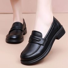 黑色英伦风小皮鞋女2025新款平底单鞋秋季女鞋大码女士中年乐福鞋