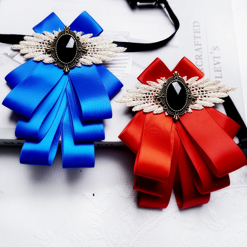 Мужской костюм с воротником и воротником