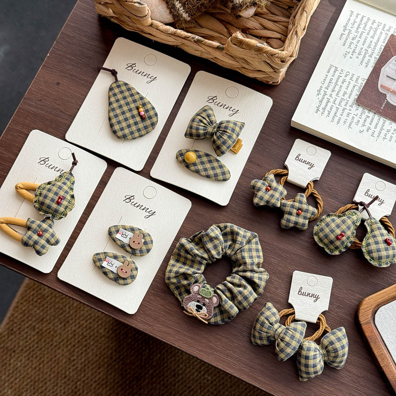 New forest-style green plaid duckbill hair clips and hair ties, retro autumn children's hair accessories that won't damage hair, side hair clips