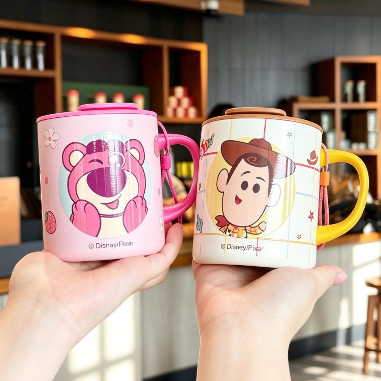 Toy Story Strawberry Bear Taza de acero inoxidable caricatura de alto valor con tapa taza de escritorio de oficina taza