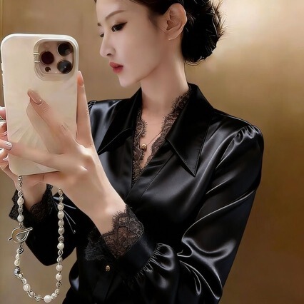 This year, high-end, exquisitely designed lace-trimmed shirts are trending. These unique and beautiful white satin shirts are perfect for women in the spring and autumn seasons This year, high-end, exquisitely designed lace-trimmed shirts are trending. These unique and beautiful white satin shirts are perfect for women in the spring and autumn seasons