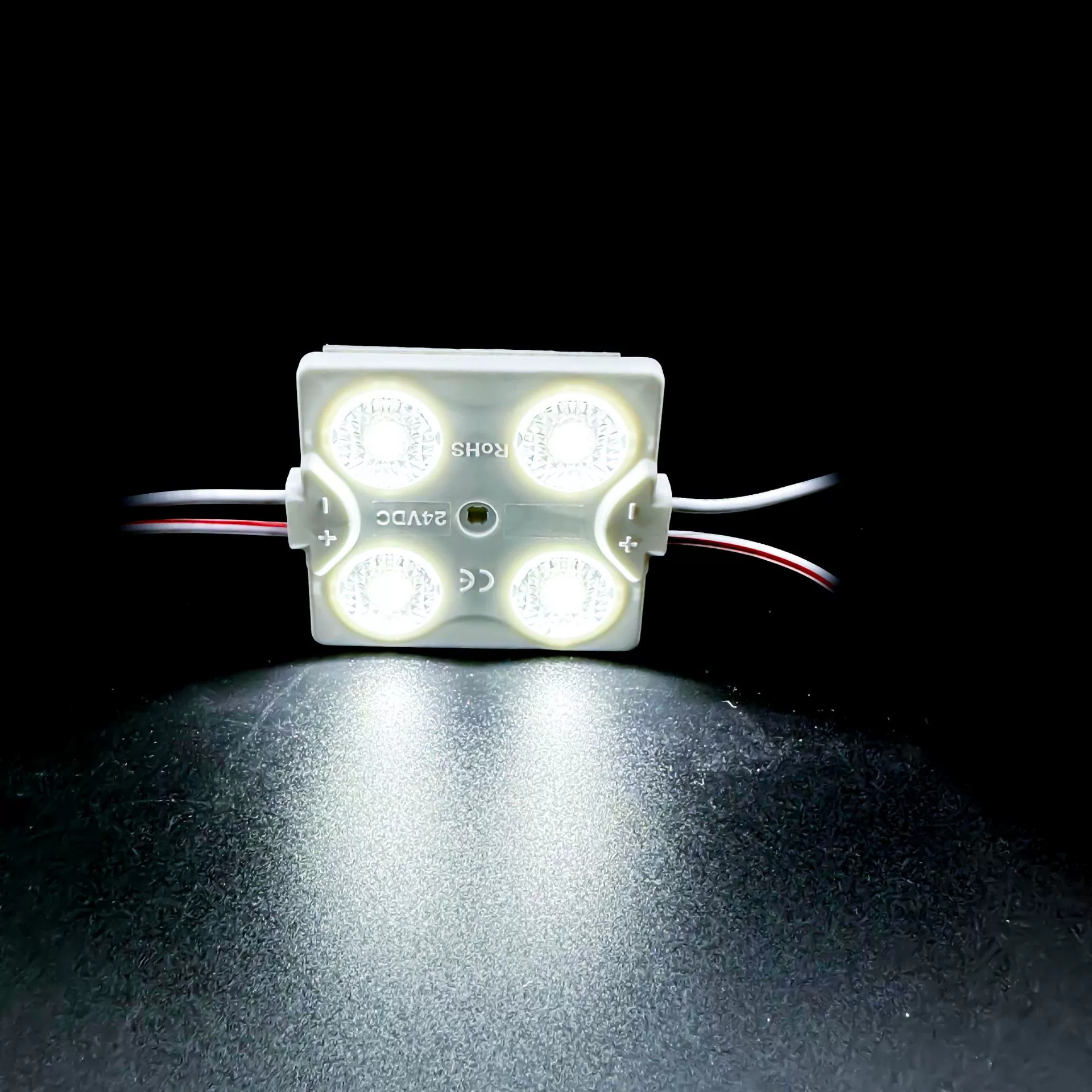 Светодиодная группа Osram Samsung квадратного литья под форму LED2W четыре света, угол обзора 175 градусов, 24V линза IP65 водостойкая рекламная надпись