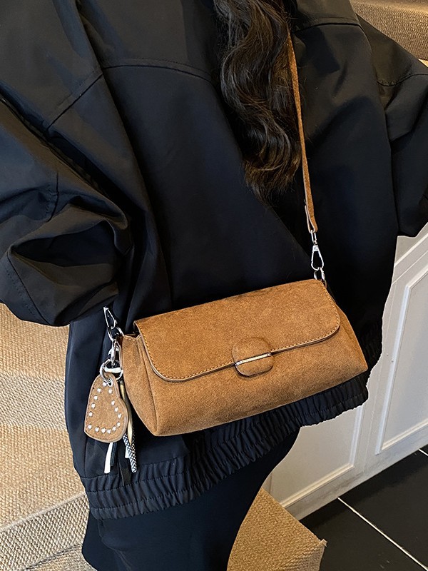 Nicho Zhong bolso de diseño para mujeres 2025, nuevo paquete de almohada cilíndrica de textura superior, simple paquete de hombro inclinado