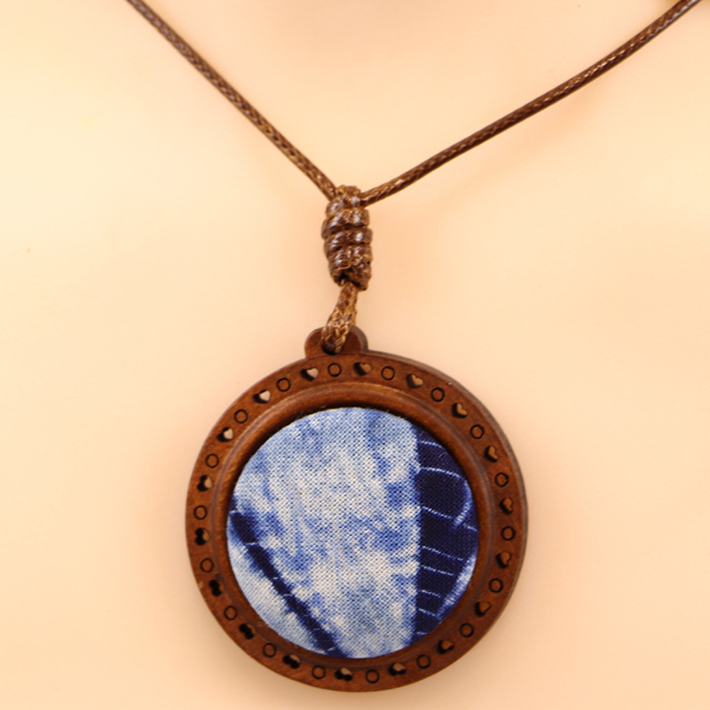Wholesale Ethnic Style Tie-Dye Old Wood Carving Vintage Blue Dye Sweater Chain Plant-Dyed Pendant Adjustable Necklace_voghion.com