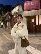 2024冬季新款羽绒服女短款蝴蝶系带翻领保暖宽松面包服白鸭绒外套