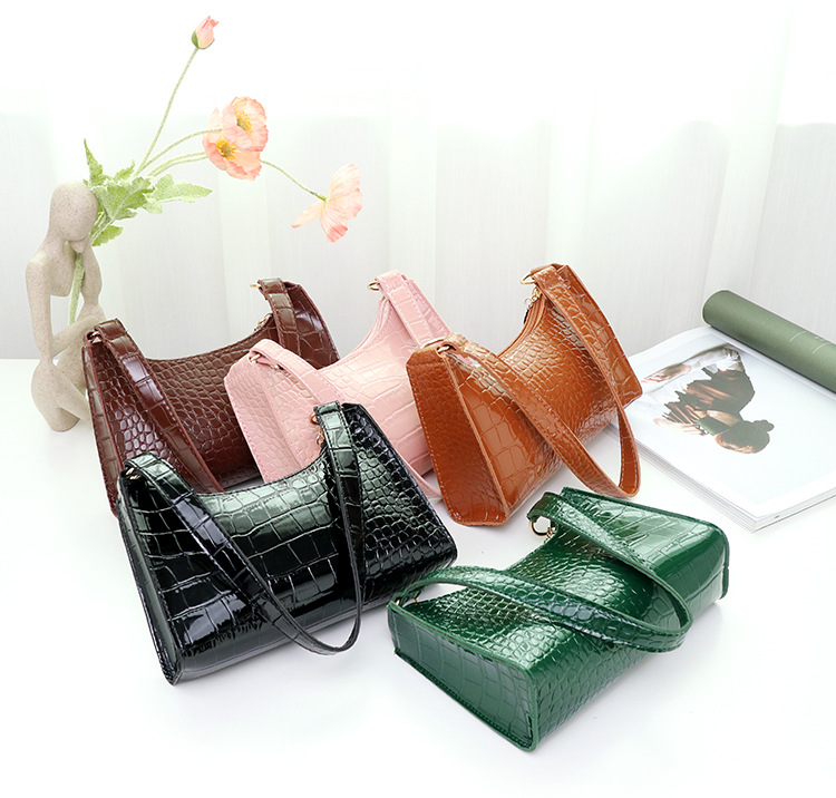 Fashion Crocodile Pattern Underarm Women's Casual Women's Solid Color Handbag display picture 2