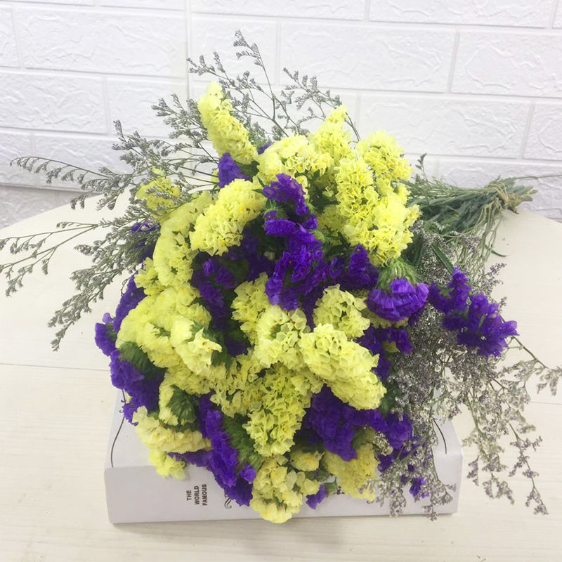 진한 보라색과 노란색 우 + 연인의 풀 30개 - 둥근 배꼽 꽃바구니 포함