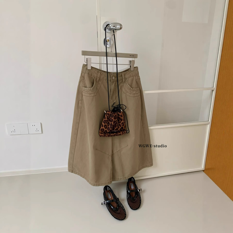Wgwe9070 Summer Retro Khaki Three-Quarter Wide-Leg Jeans for Women Loose Straight Casual Women's Shorts Wgwe9070 Summer Retro Khaki Three-Quarter Wide-Leg Jeans for Women Loose Straight Casual Women's Shorts