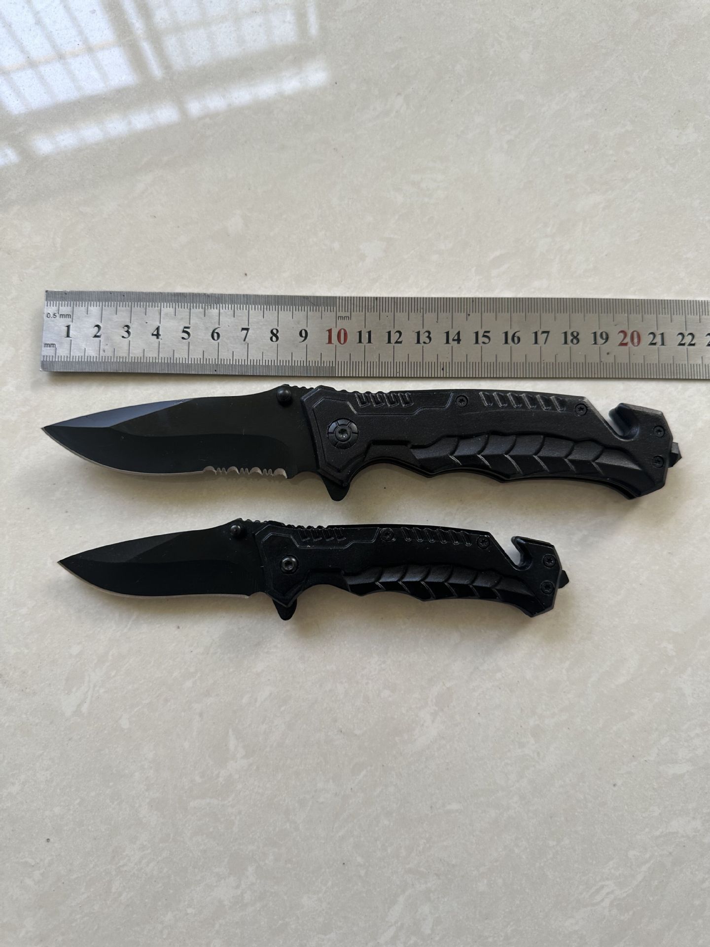 厂家直销户外小折刀黑色 户外刀 不锈钢折叠刀 割绳刀 蛇麟柄