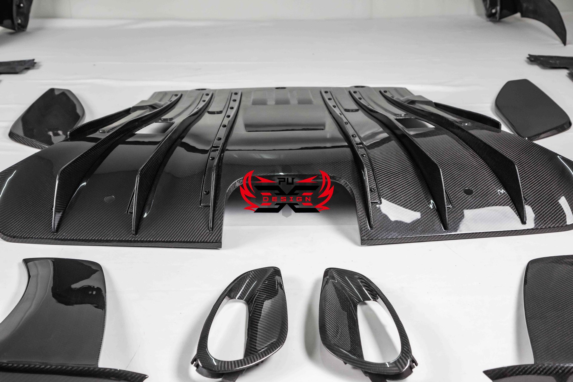 Suitable for Porsche 911 992 GT3RS original dry carbon fiber modification kit, front, middle, rear lip and side skirts