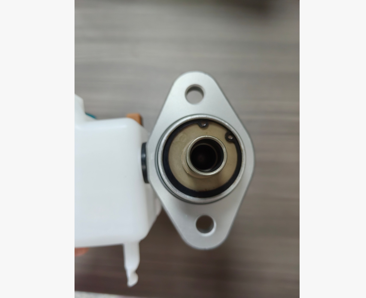 Hyundai H350 Brake Master Cylinder 58620-59000 In Stock With Sensor Interface