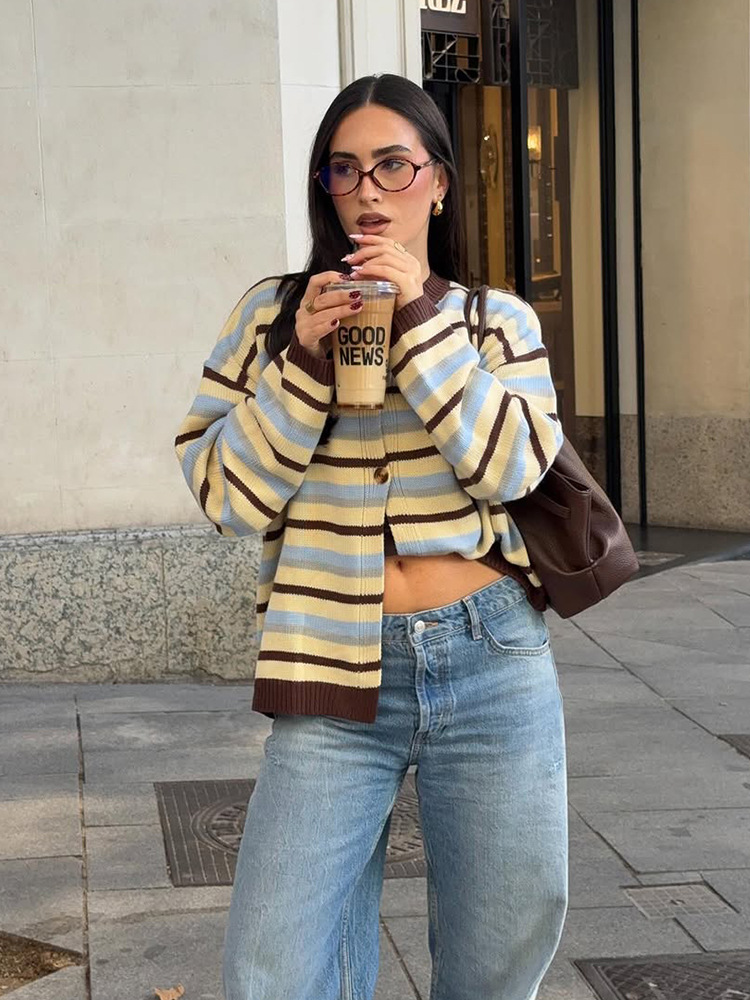 Modas delgadas de color contrastante a rayas de manga larga suéter cardigan 2025 otoño nuevo estilo transfronterizo europeo y americano