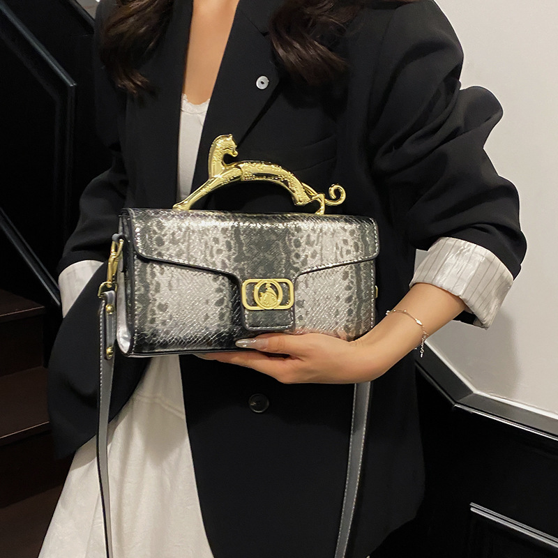 Bolso de textura transfronteriza 2025 verano nuevo bolso femenino bolso de hombro con estampado de piel de serpiente de alta calidad bolso de mensajero de color de contraste retro