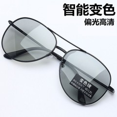 赤い本の新型の偏光の双梁のサングラスのメーカーは直接ファッションの経典を出して紫外線のガマのメガネを防ぎます。