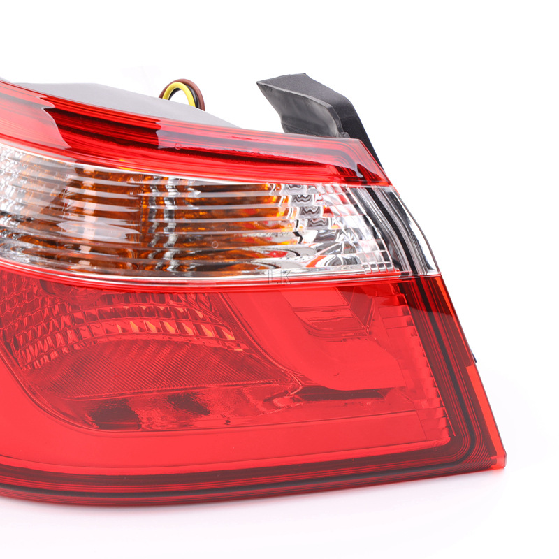 Applicable to Changan Yuexiang V7 rear tail lamp assembly V7 rear bumper lamp rear fog lamp left and right combination lamp brake reversing lamp cover