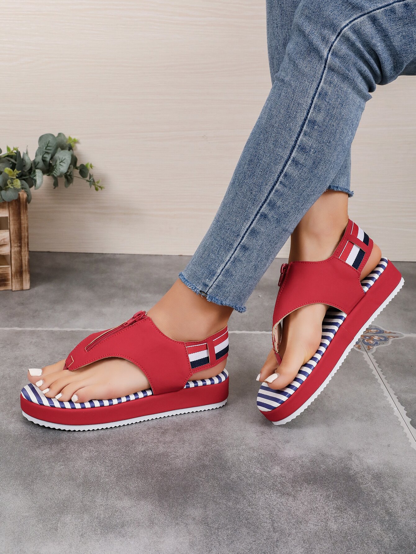 Women's Roman Style Stripe Round Toe Roman Sandals display picture 4