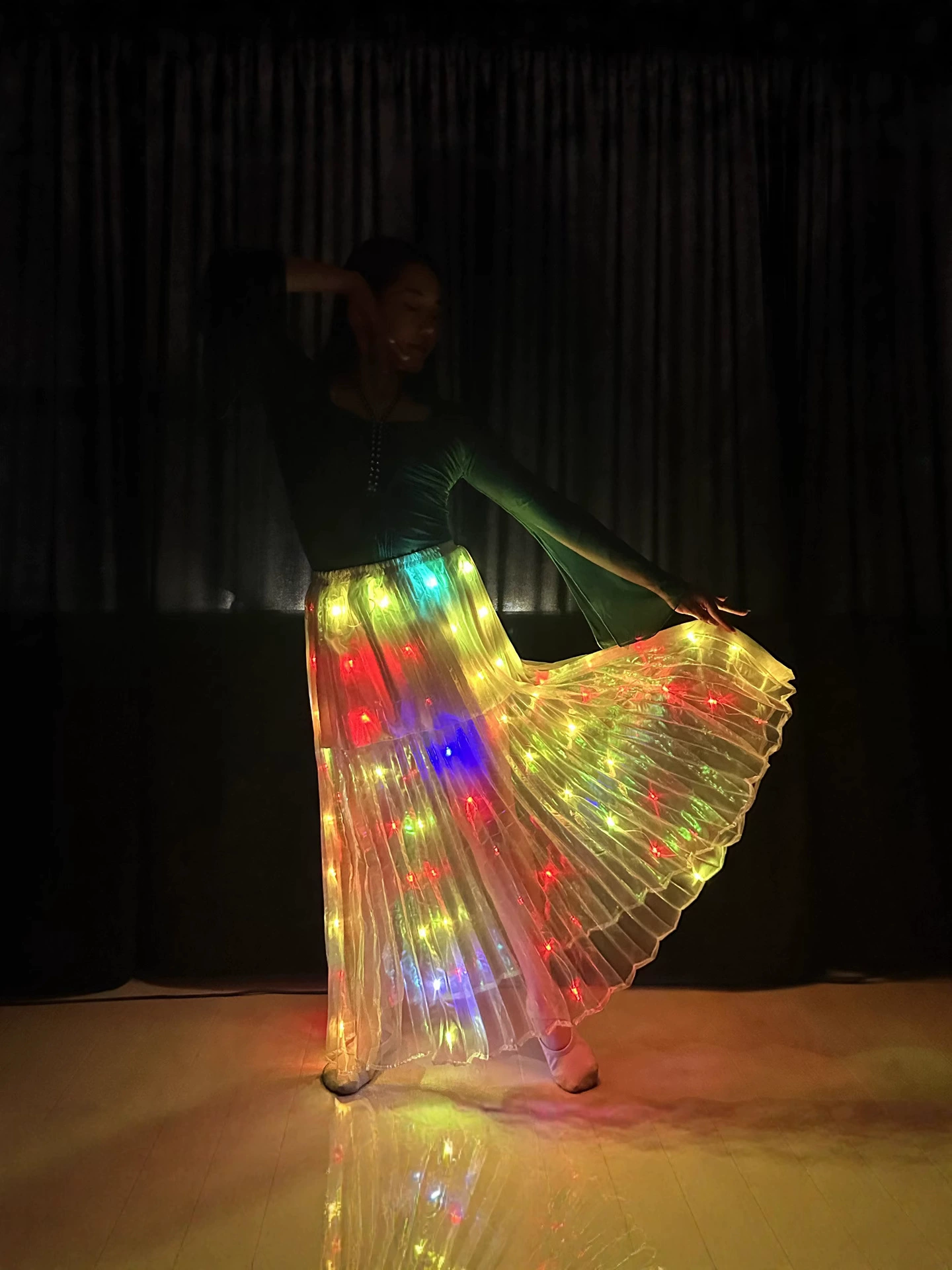 LED светлая юбка белого цвета, зажимающиеся предметы одежды для выступлений танца живота, европейский и американский стиль, сексуальная большая юбка