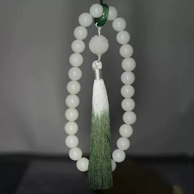 Бодхи- Defines: rosary with tassels?