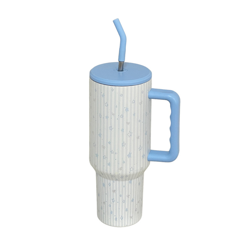 Taza de hielo Big Mac de gran capacidad de paja de taza de aislamiento para niñas 2025 nueva taza de aislamiento de oficina de alto valor facial