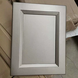 厨房壁橱;墙布;拉篮