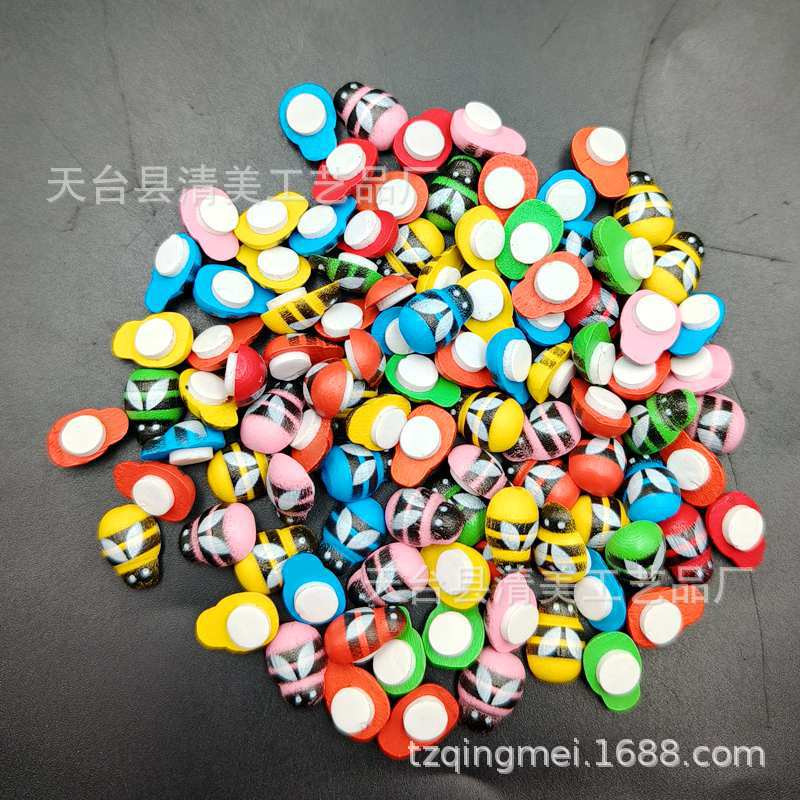 Lindo y creativo de madera de dibujos animados escarabajo rojo mariquita pintada abeja amarilla autoadhesiva pieza 100 pc/paquete